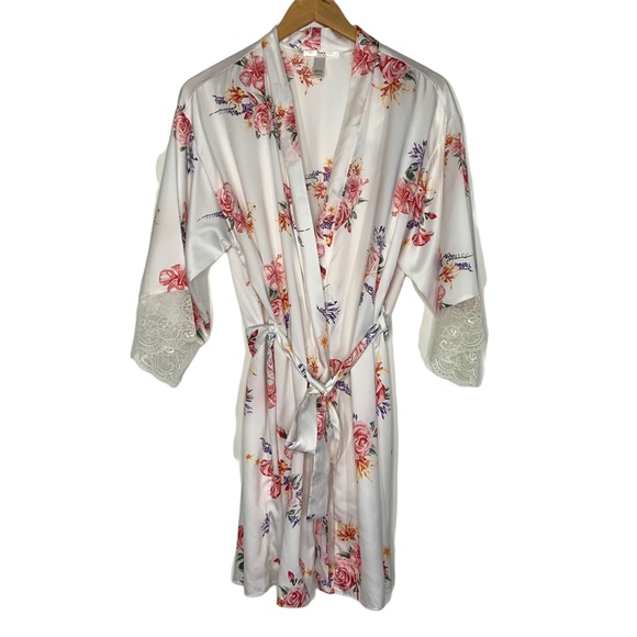 Flora Nikrooz Other - Flora By Flora Nikrooz Womens Floral Robe Sz XL White Pink Satin Lace Trim